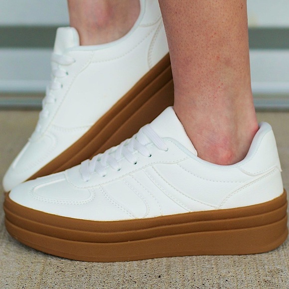 🆕🌿🤍LA SHEELAH: WHITE Platform Sneakers SIZE 10 - Picture 1 of 11